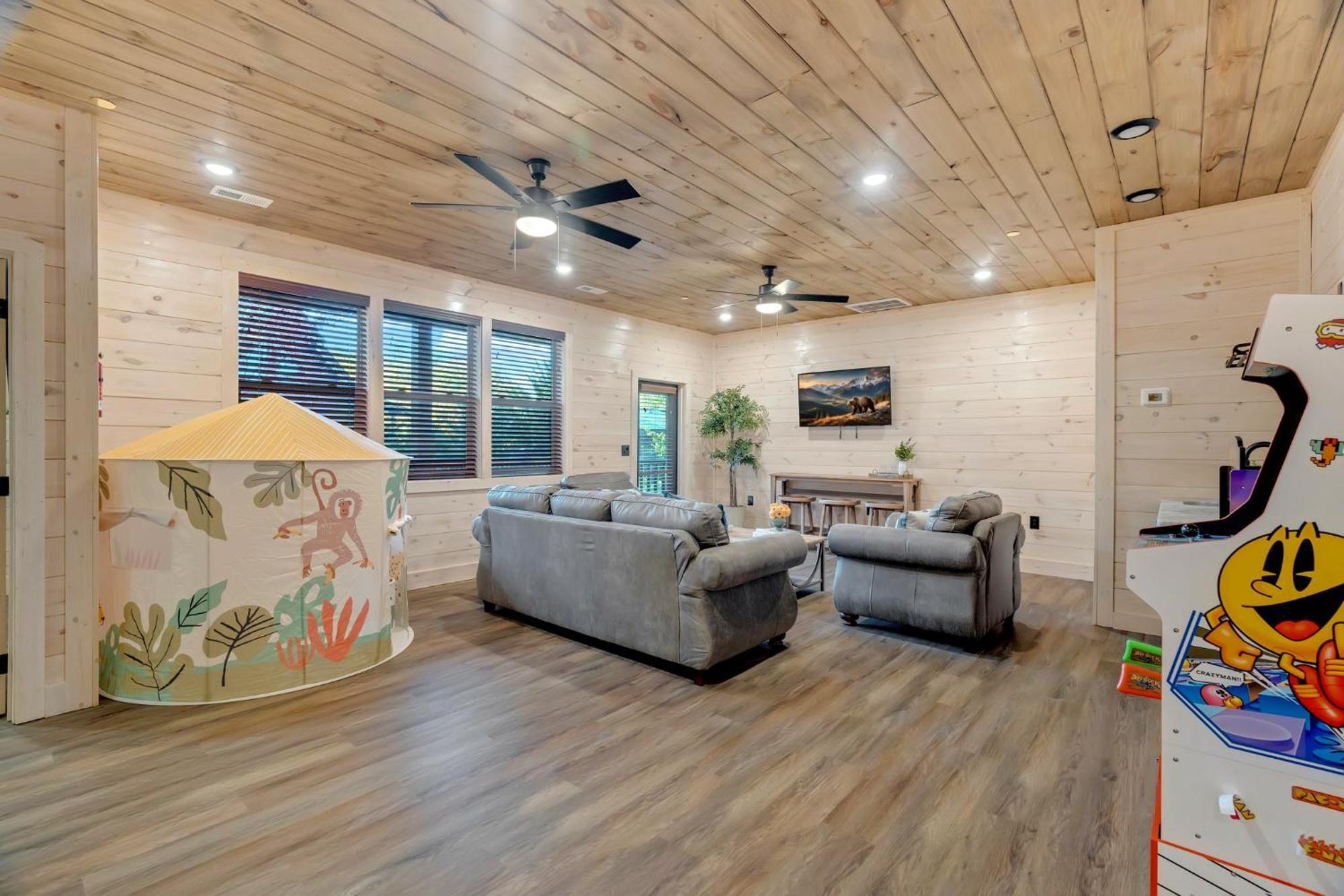 Villa New Luxury Cabin With Indoor Pool, Hot Tub, & Theater Pigeon Forge Exterior foto